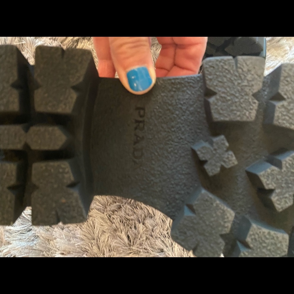 Prada - Picture 4 of 7